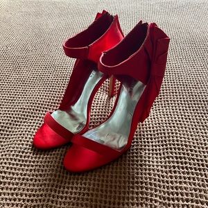 Beautiful Karen Mullen open toed heels with bow detail.